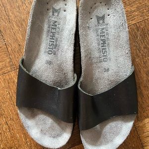 Mephisto women’s black leather slide